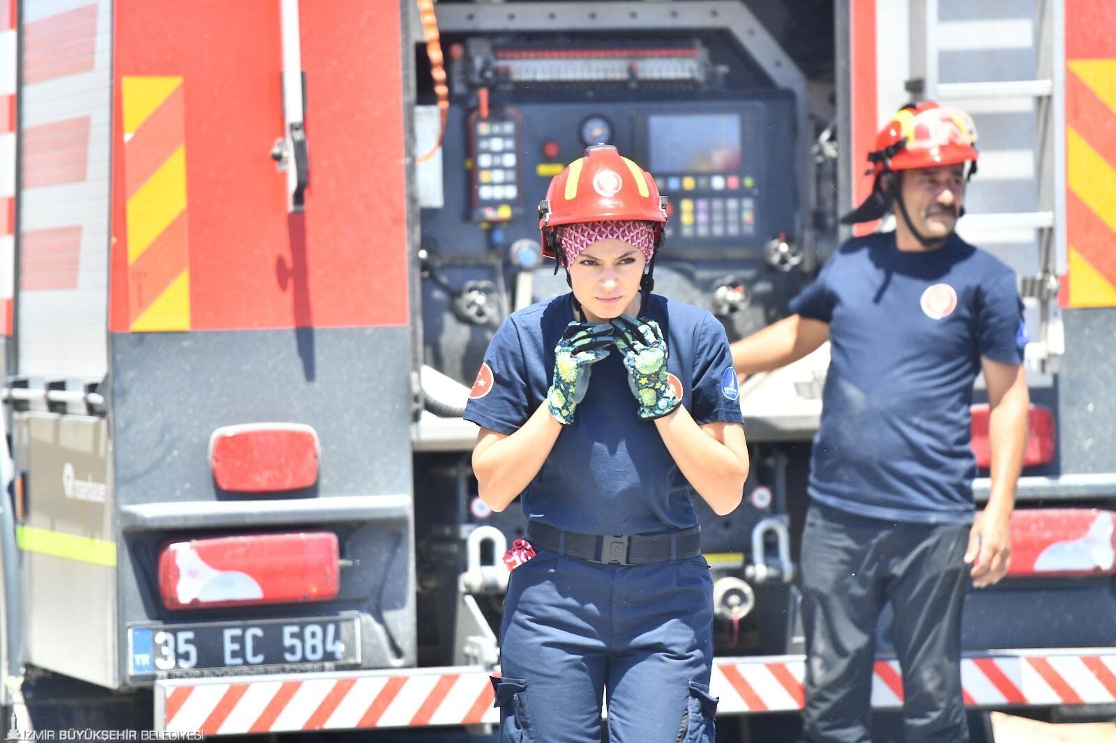 İzmir'de Kız Çocuklarına Ilham Olan Itfaiyeci İlk Ve Tek Kadın Şoförü Bir Gününü Anlattı (3)