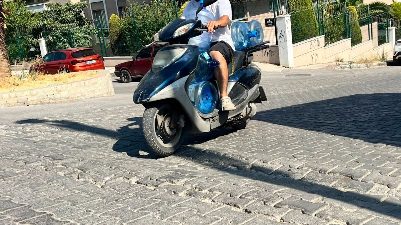 İzmir'de Kuryeye Yol Ortasında Saldırı! Sadece Çukurdan Kaçmak Istemişti (1)