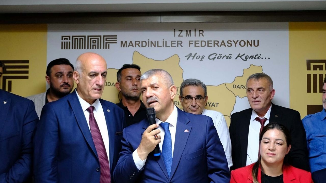 İzmir'de Mhp'ye Toplu Katılım! 278 Kişi Rozet Taktı1