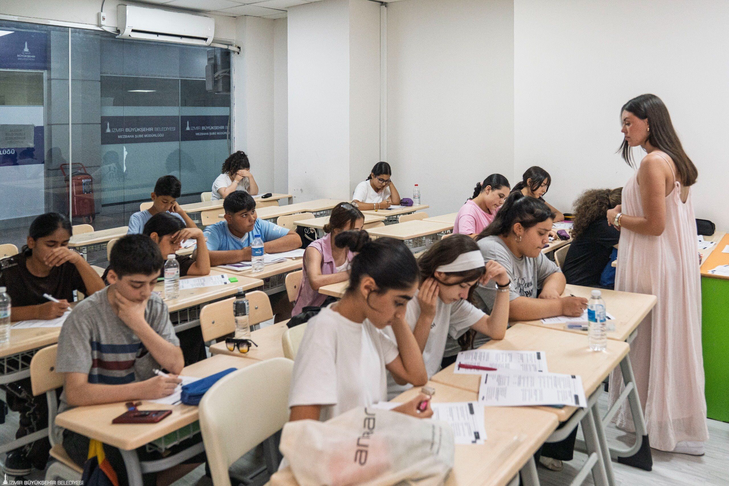 İzmir’de Tabletten Uzaklaştıran Yaz Programı Çocuklar Hem Öğreniyor Hem Eğleniyor (2)