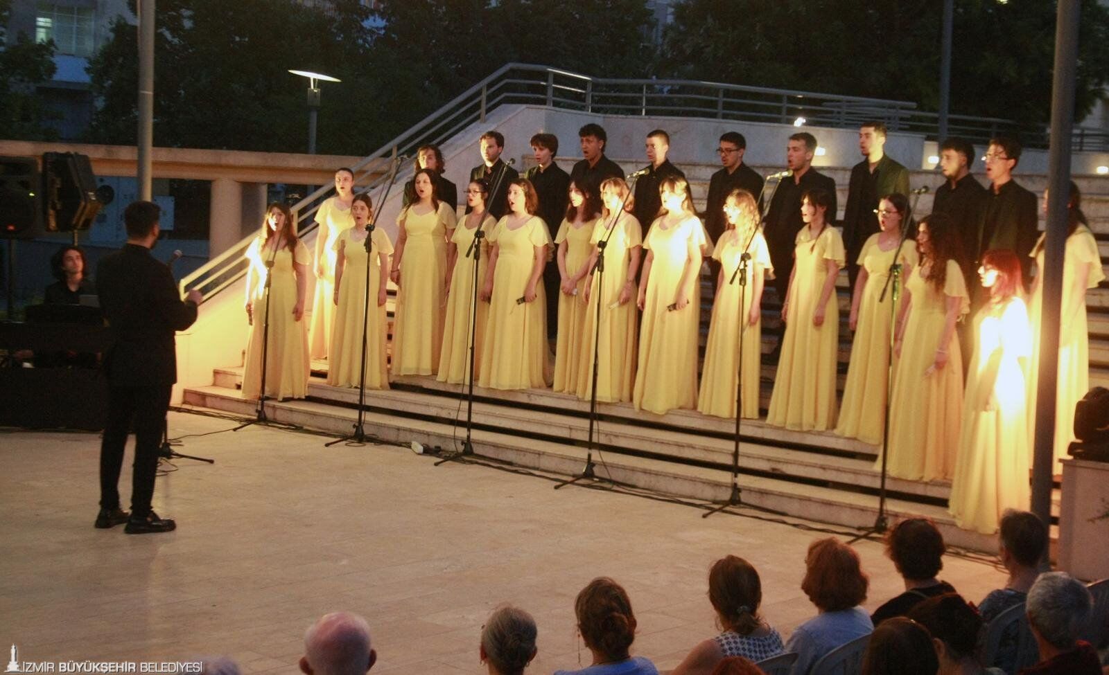 İzmir'de Ücretsiz Konser Serisi Başladı! İlk Konser Büyük Ilgi Gördü