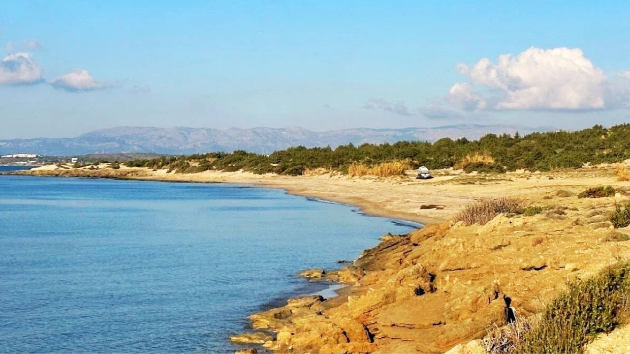 İzmir’deki Bu Deniz Maldivler’i Aratmıyor! Kalabalıktan Uzak Plaj, Serinliği Ve Huzuru Bir Arada Sunuyor (3)