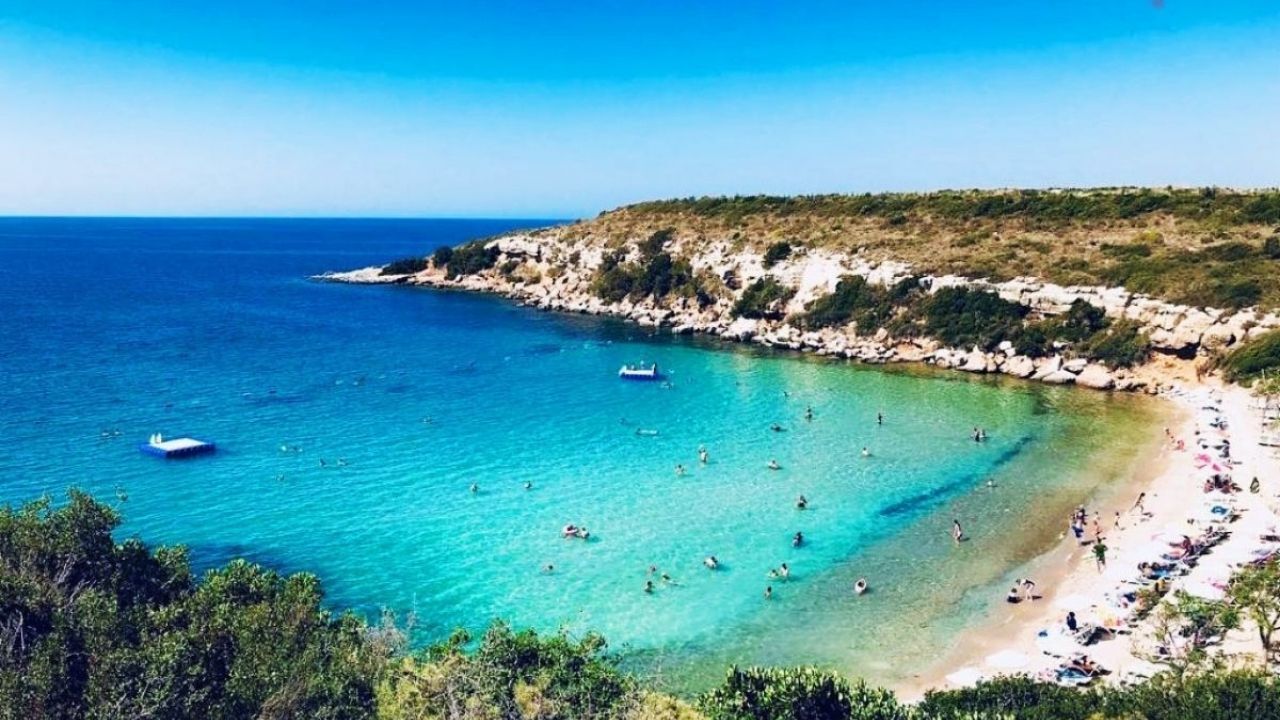 İzmir’e Bir Saat Uzaklıkta! Balıklarla Yüzme Deneyimi Yaşamak Isteyenlerin Yeni Gözdesi Cam Gibi Denizi Büyülüyor (3)