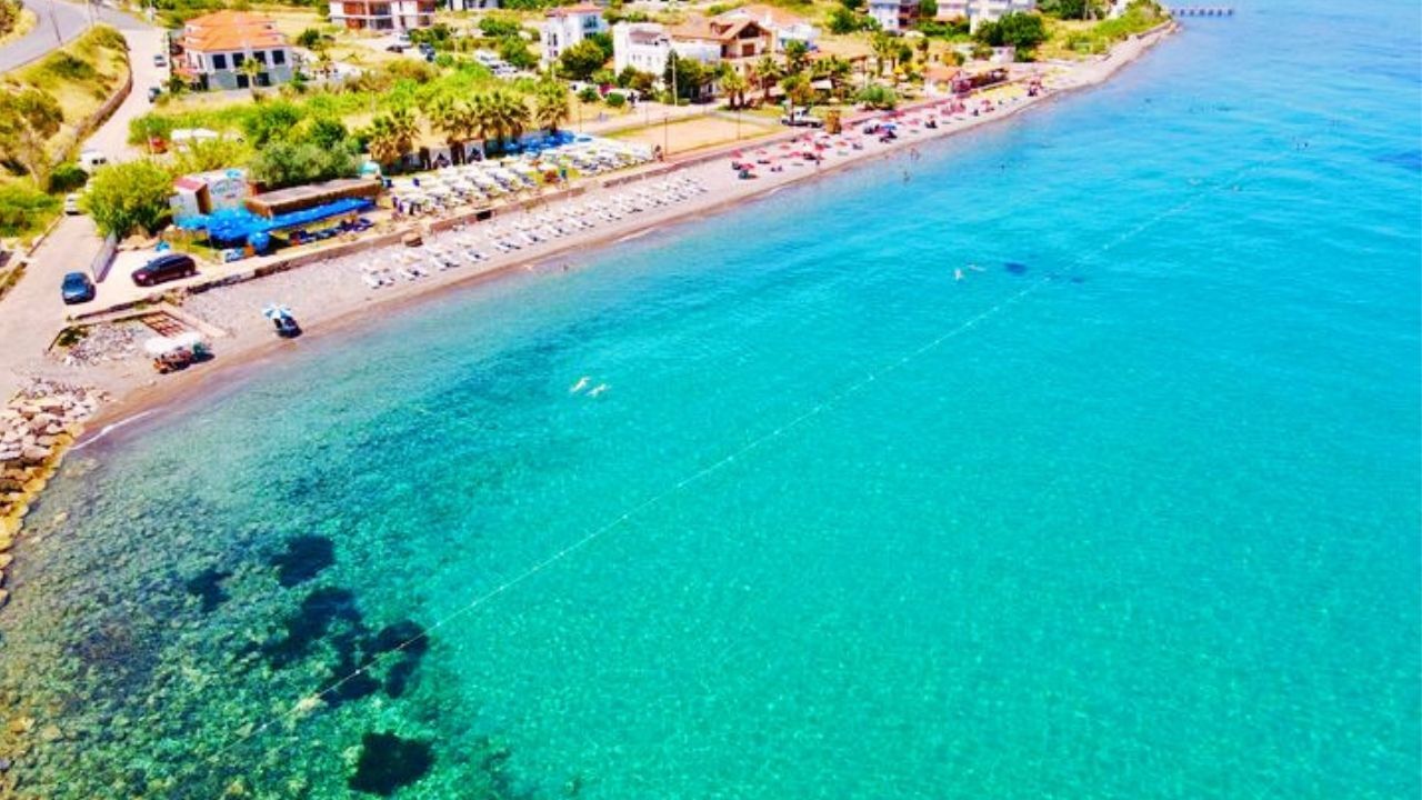 İzmir'in En Berrak Koylarından Biri Burada! Arabanızı Çekip Denize Girin Hem Mavi Bayraklı Hem De Uygun Fiyatlı (3)