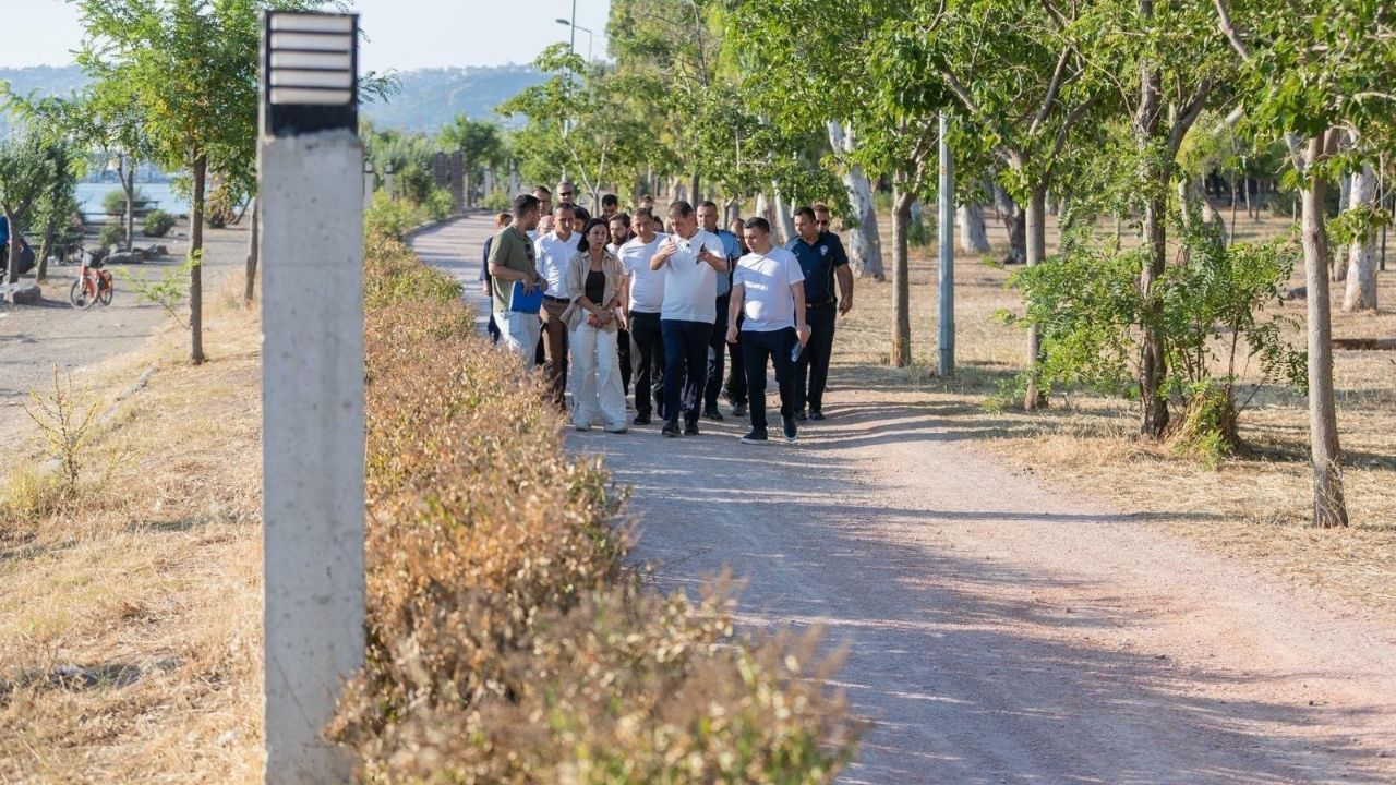 İzmir'in Gözde Yeşil Alanı Yenileniyor! Mangal Yasağı Ve Yeni Düzenlemeler Geliyor Gece Bu Saatten Sonra Girmek Yasak (4)