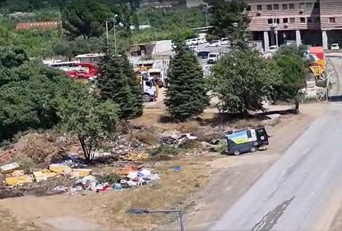 Kemalpaşa'da Boş Arazi Çöplüğe Dönüştü! Vatandaşlar Tepkili (1)
