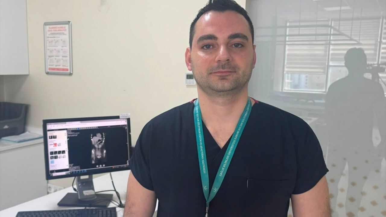 Kendini Kusturmaya Çalışırken Yanlışlıkla Yuttu! 13 Santimetrelik Cisim Ameliyatla Çıkarıldı (2)