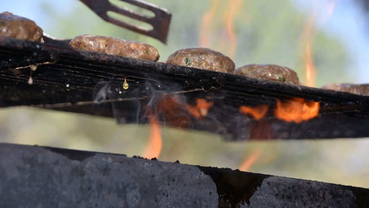 Ne Parfüm Ne Deferjan! Mangal Sonrası Üzerinizden Çıkmayan O Kokuya Doğal Çözüm (1)