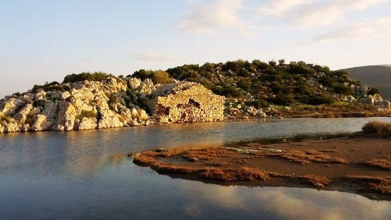 Şifalı Su Yüzyıllardır Akıyor! İzmir'in Saklı Cenneti Bir Kez Giden Doğal Sıcak Suyundan Vazgeçemiyor (2)