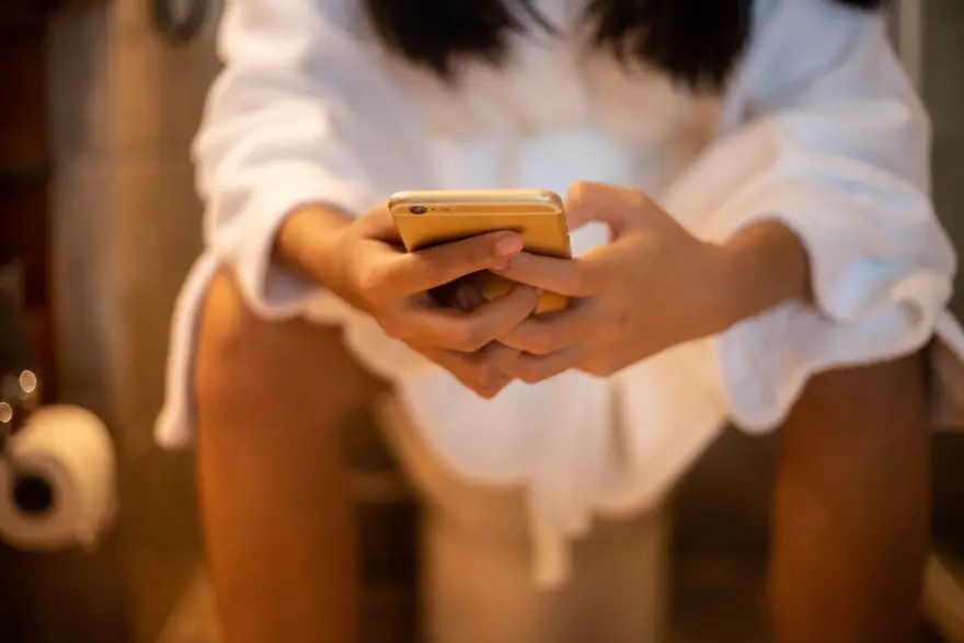 Telefonunuzu tuvalete götürüyorsanız dikkat! Telefon ekranındaki gizli risk araştırma sonuçlarında ortaya çıktı