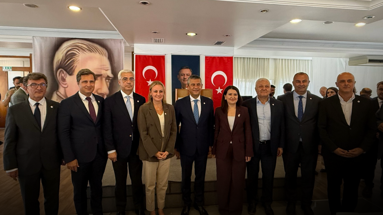 Yeni Partide Ilk Toplanti Izmirli Vekiller Rozetlerini Takti 2