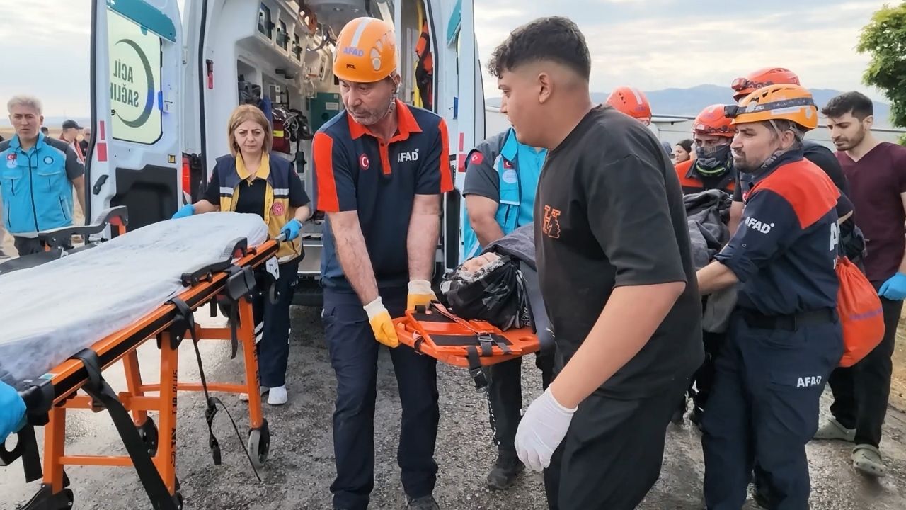 Yolcu Otobüsü Devrildi! 1 Kişi Hayatını Kaybetti, 40 Yaralı Var (1)