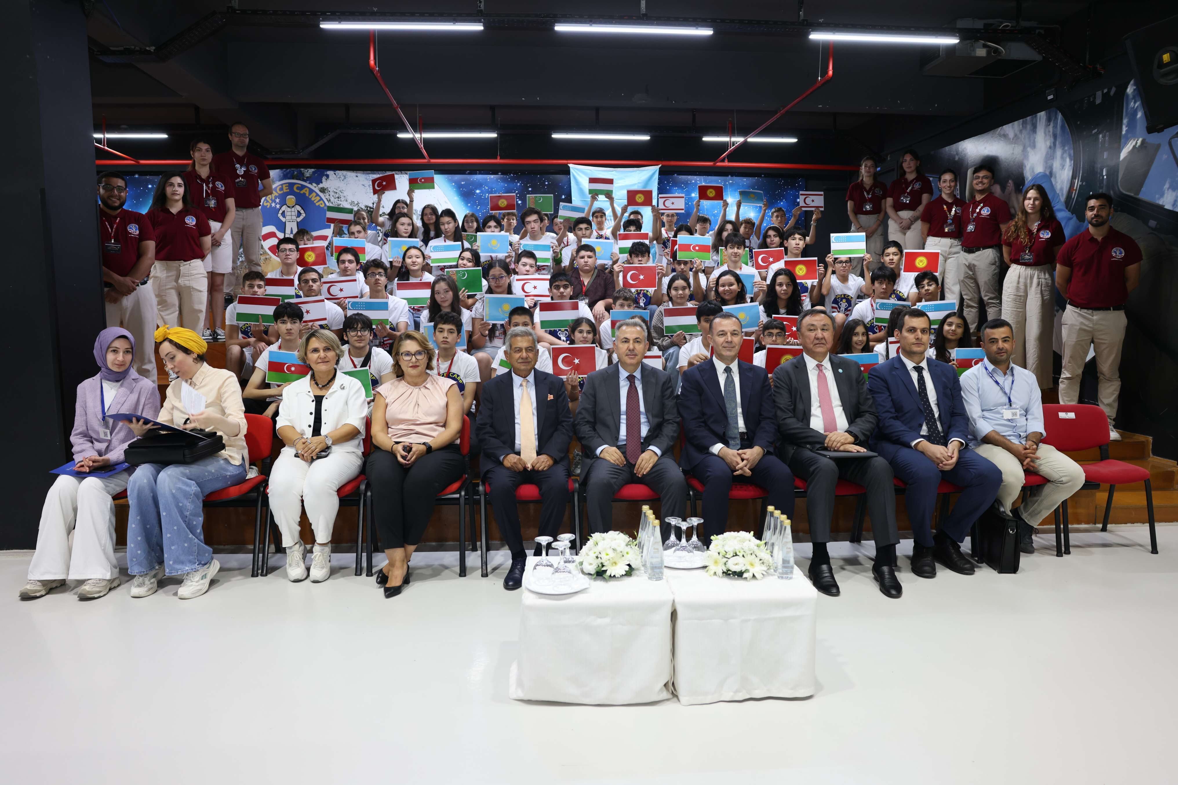 6 Ülkeden 65 Öğrenci İzmir’de Bir Araya Geldi Gençler Uzay Eğitimi Aldı (1)