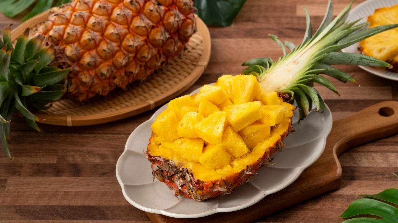 Ananas Sirkesi Nasıl Yapılır Sadece 3 Malzeme Yeterli! Bu Yöntemi Deneyen Her Yaz Tekrar Yapıyor (1)