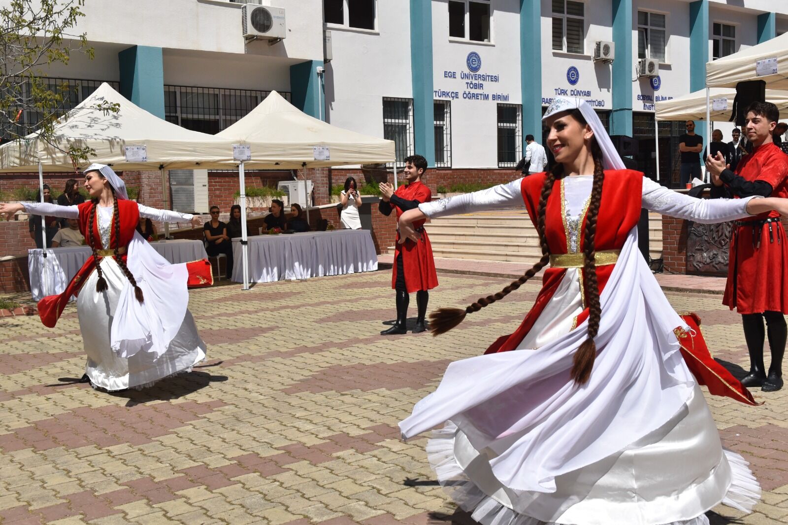 Bakanlardan Akademisyenlere Ege Üniversitesi Mezunları Dünyanın Farklı Ülkelerinde Görev Yapıyor (1)