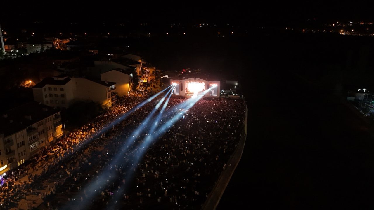 Binlerce Kişinin Beklediği Konser Iptal Oldu! Atiye Neden Sahneye Çıkmadı (3)