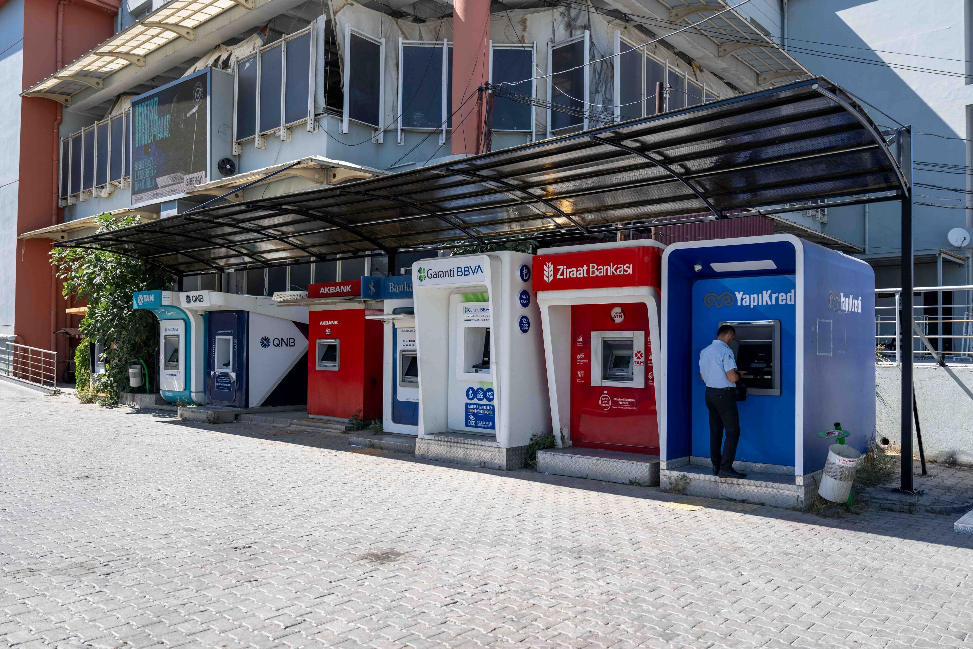 Bornova’da Sıcak Ve Yağmura Karşı Yeni Önlem Bekleme Noktaları Koruma Altına Alındı00