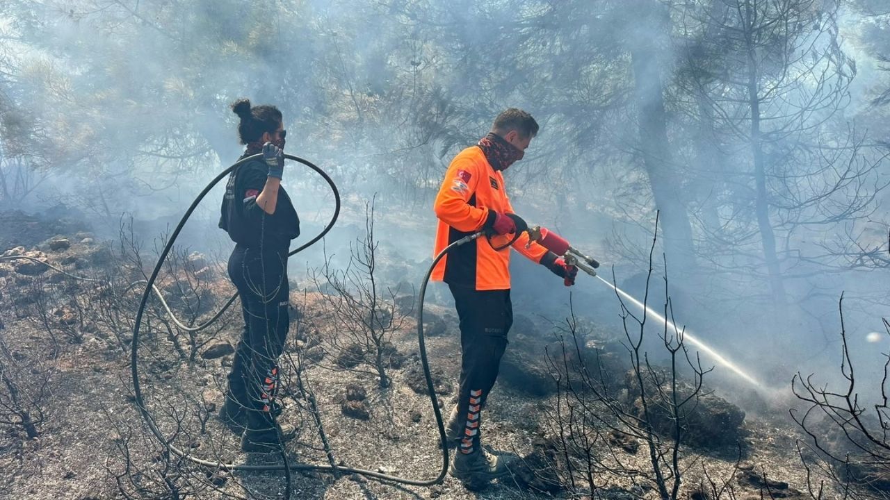 Buca'da Alevlere Ilk Koşan Ekiplerden Biri Oldu Bucakut Sahada (2)