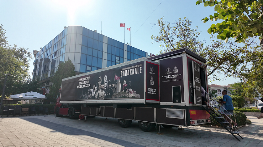 Çanakkale Ruhu Bu Kez Menderes’te Yaşatıldı! Gezici Müze Ziyaretçileri Duygulandırdı-1