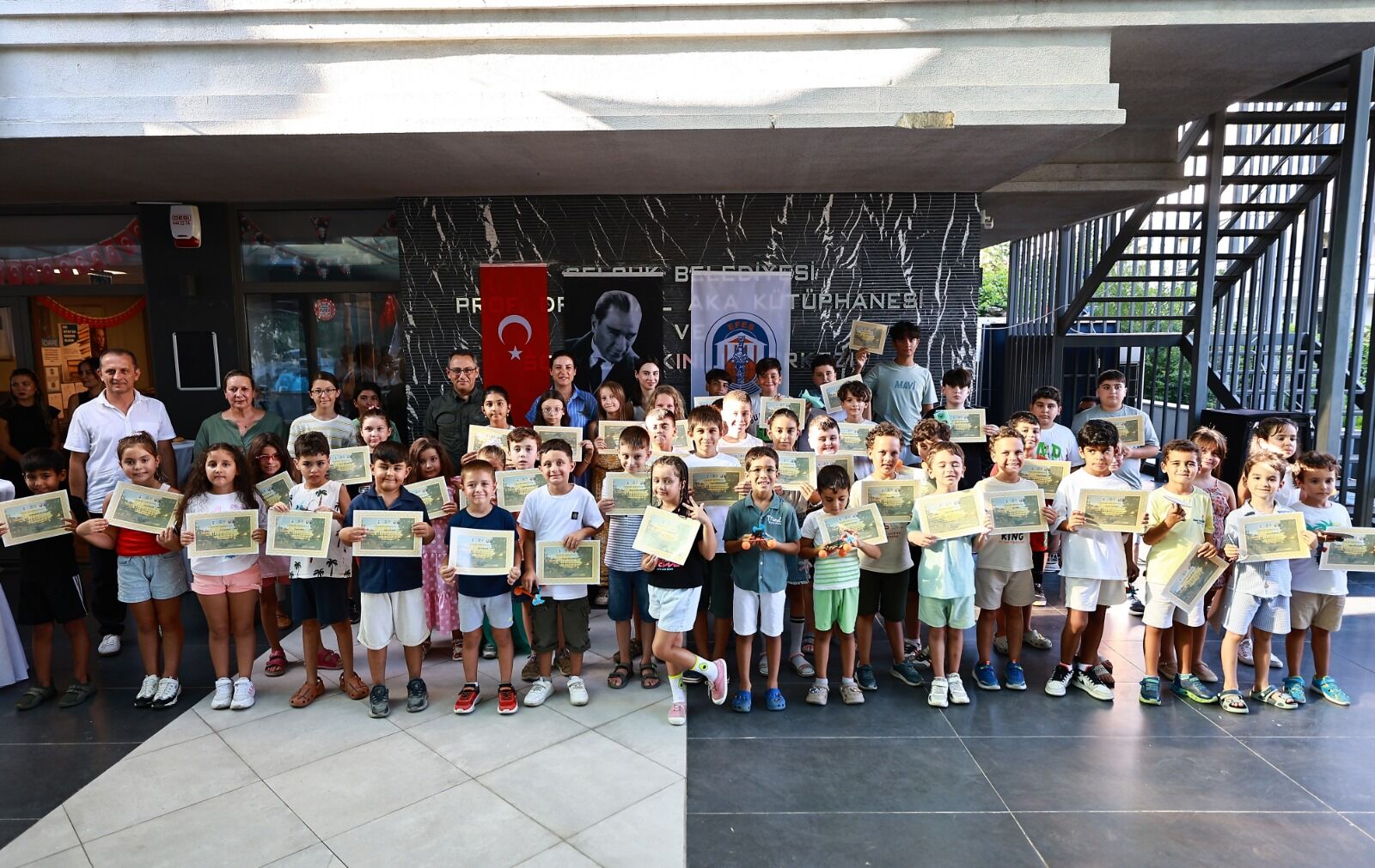 Efes Selçuk’ta Bir Ilk Gerçekleşti Çocuklar Robotik Kodlama Eğitimi Aldı (2)
