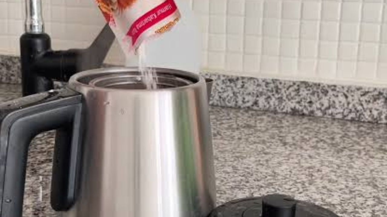 Elektrikli Çay Makinesi Nasıl Temizlenir Evdeki Birkaç Malzeme Ile Kireci Söküp Atın! İşte Doğal Ve Zararsız Yöntemler (3)
