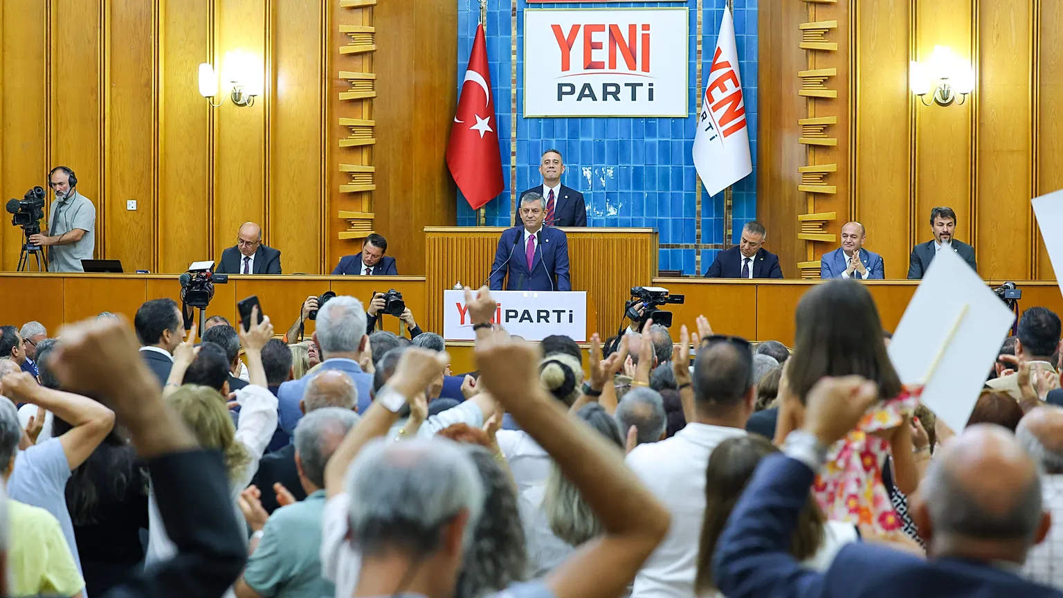 Eski Anapli Oneyden Ozgur Ozele Tam Destek Demokrasiye Yapilmis En Buyuk Katkilardan Biri 3