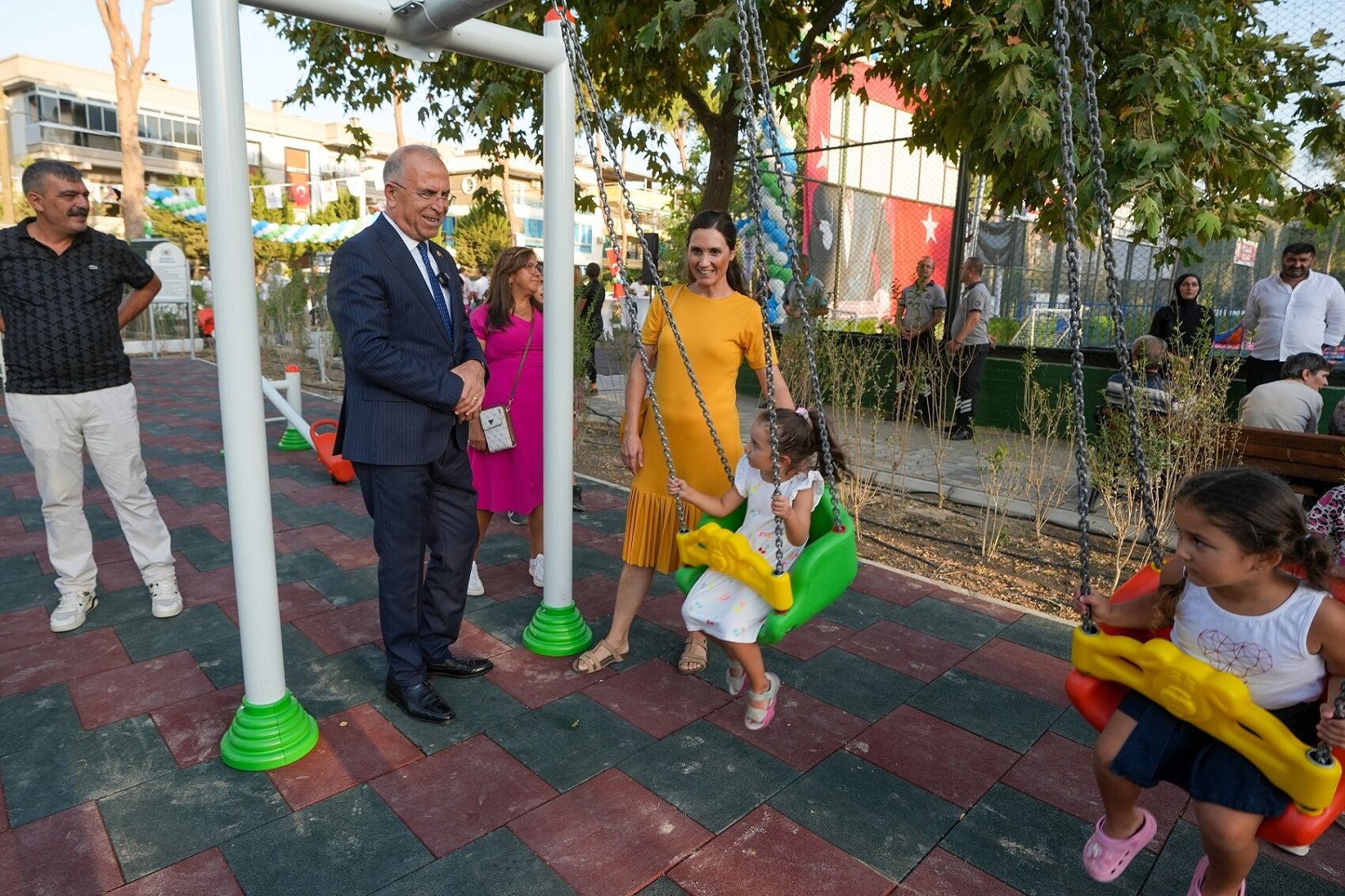 Gaziemir’de Yıpranan Park Yenilendi! Çocuklar Ve Gençler Için Yeni Alanlar Oluşturuldu (3)