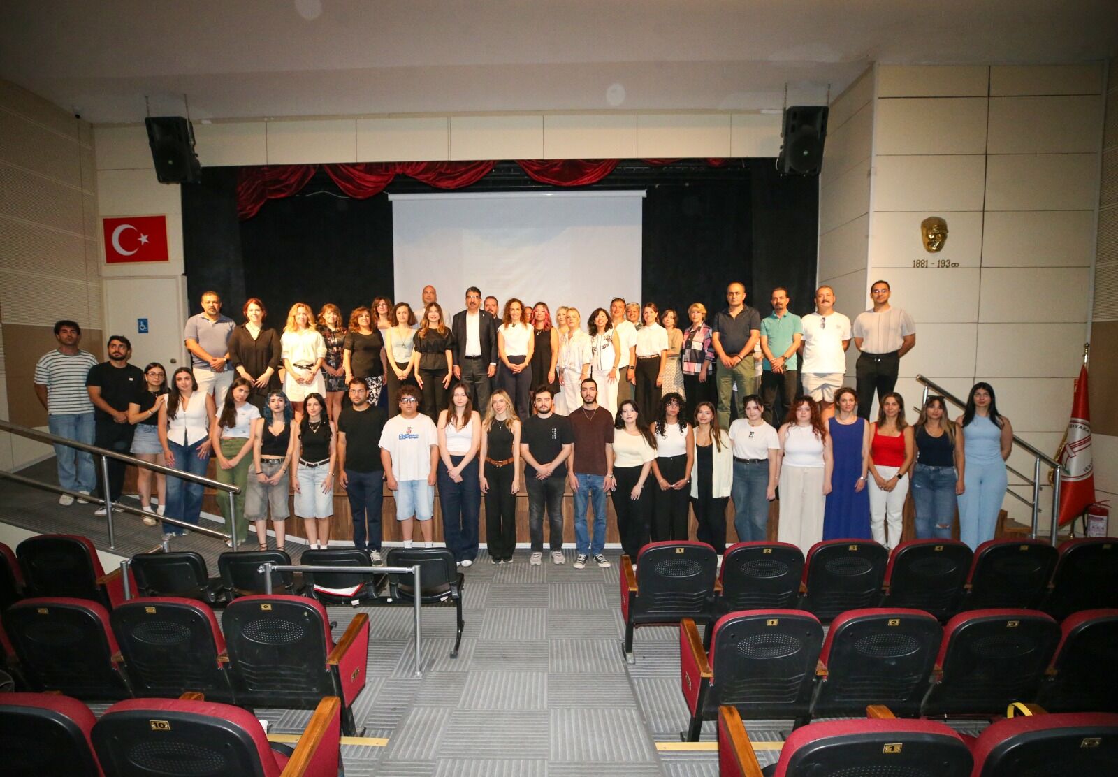 Genç Tasarımcılar Karşıyaka Için Bir Araya Geldi! Öğrenci Yaz Okulu Başladı (1)