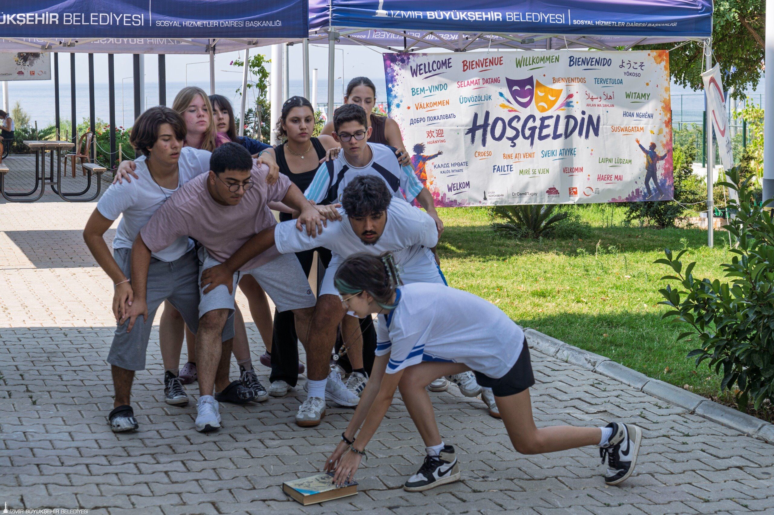 İzmir'de 3 Ülkeden 31 Genç Aynı Kampta Buluştu Gençler Ortak Hikayelerini Yazıyor (1)