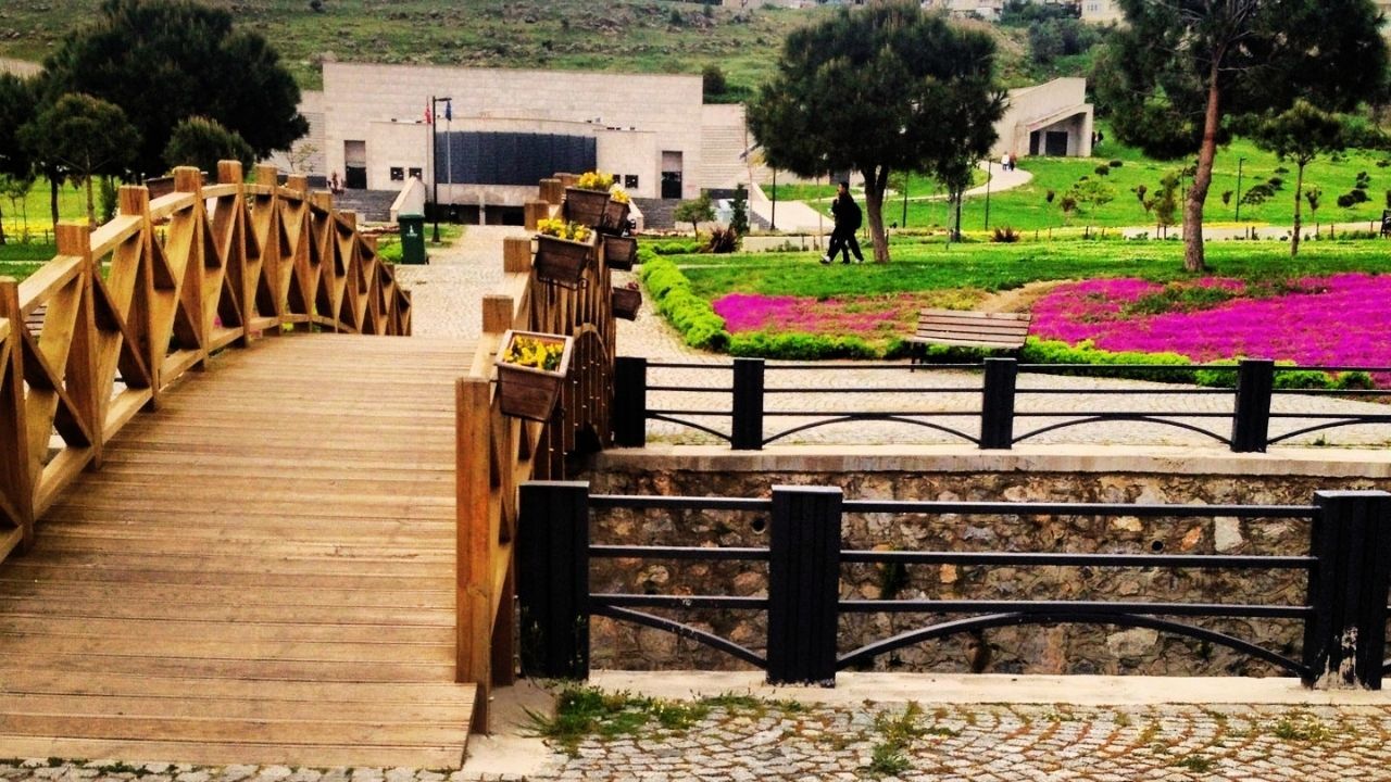 İzmir’de bebekli ailelerin gözde noktaları: Ulaşımı kolay ve ücretsiz! Bebek arabasıyla rahatça gezebileceğiniz 7 rota