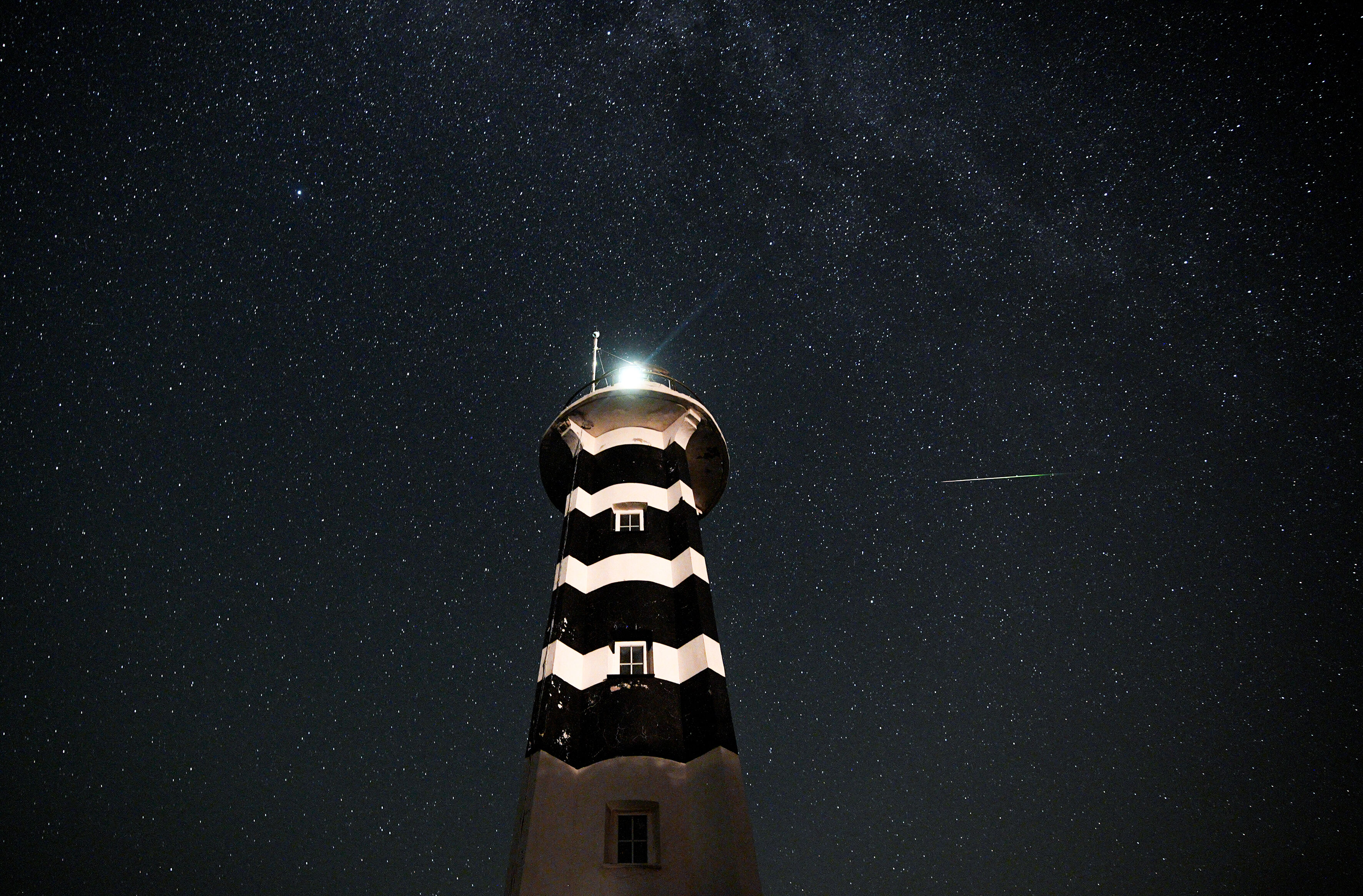 İzmir’de Gece Işık Süzmeleriyle Aydınlandı! Perseid Meteor Yağmuru Böyle Görüntülendi (2)