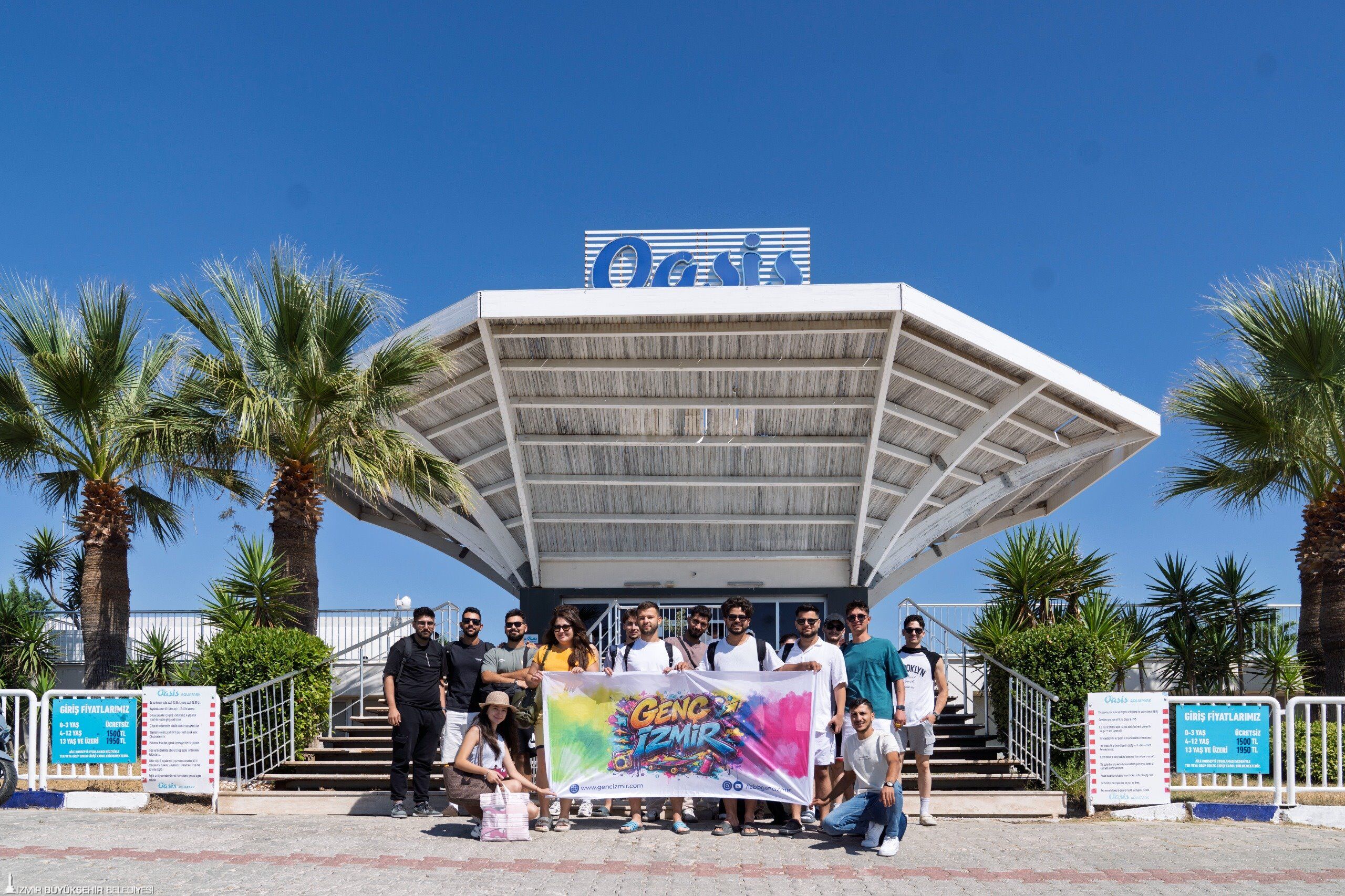 İzmir’de Gençlere Yaz Etkinliği İlçelerden Alınıp Aquapark’a Götürülüyorlar (2)