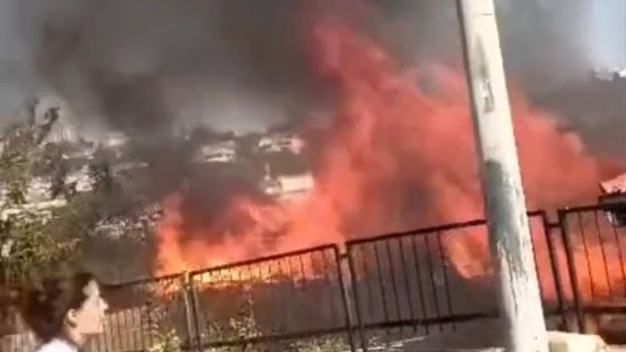 İzmir'de Müstakil Evde Yangın Çıktı! Anneanne Ve 4 Yaşındaki Torunu Hayatını Kaybetti (1)