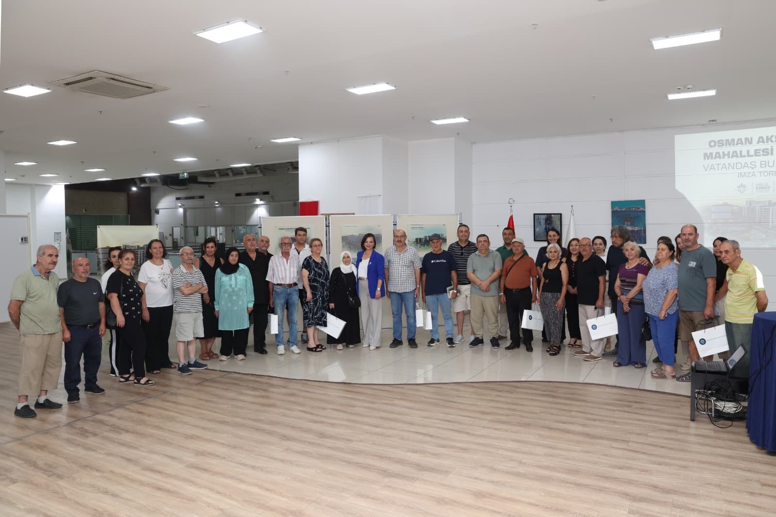 Karabağlar’da Yıllardır Beklenen Kentsel Dönüşümde Yeni Gelişme İlk Imzalar Atıldı (2)