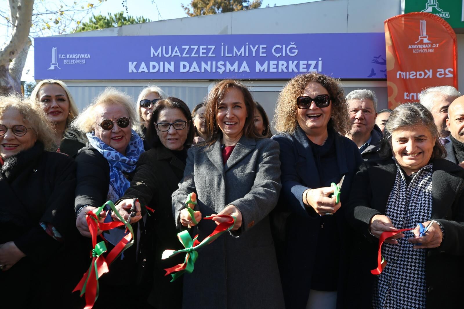 Karşıyaka’nın 3 Merkezi Kadınların Yanında! Yaklaşık 900 Kadın Destek Aldı (1)