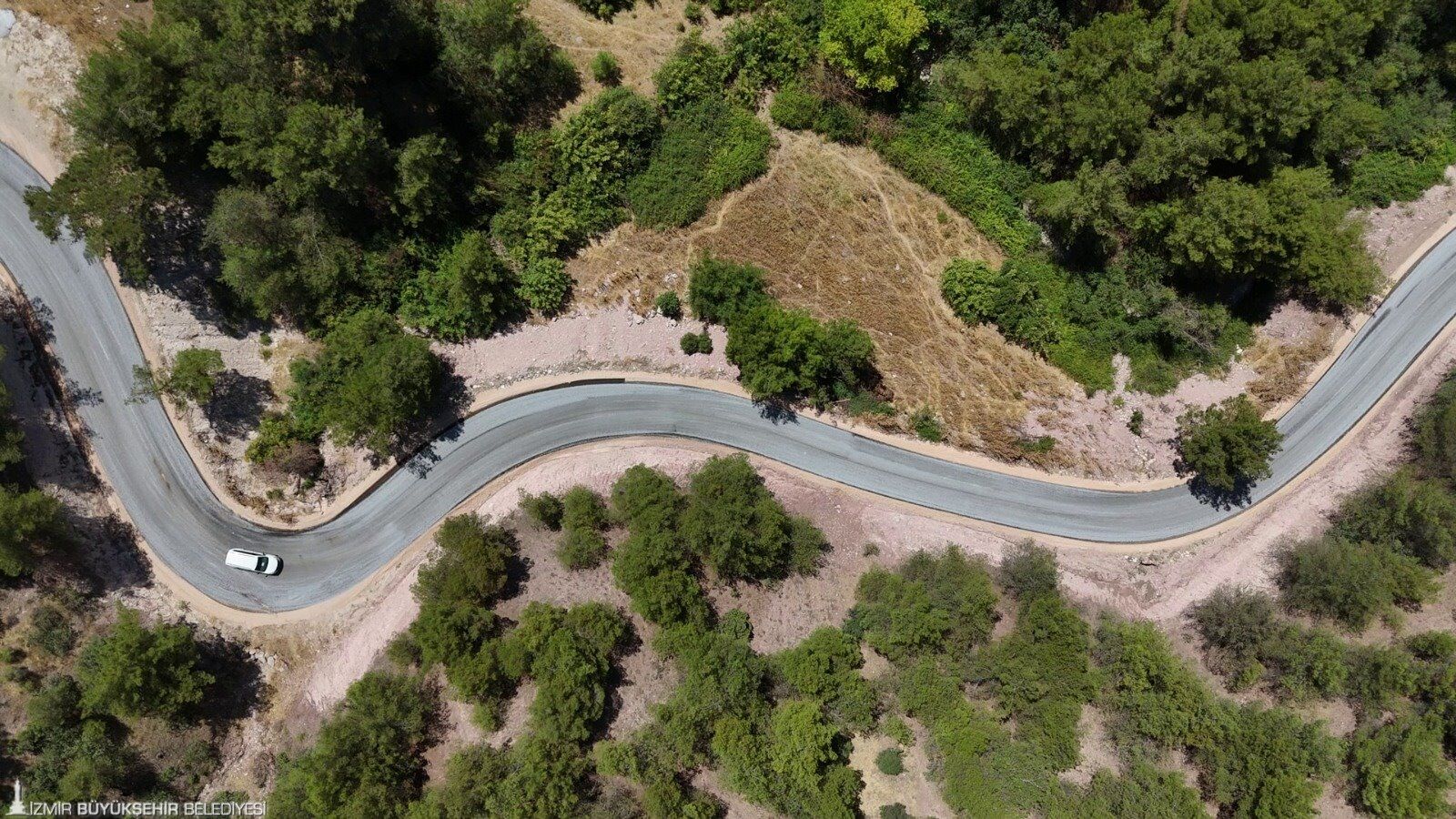 Kış Aylarında Ulaşımı Zorlaştırıyordu Kınık’taki Yollar Yenilendi (1)
