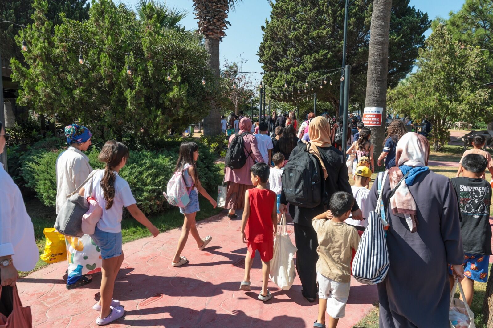 Konaklı Çocuklar Ve Kadınlar Yazın Son Günlerinde Denizle Buluştu (1)