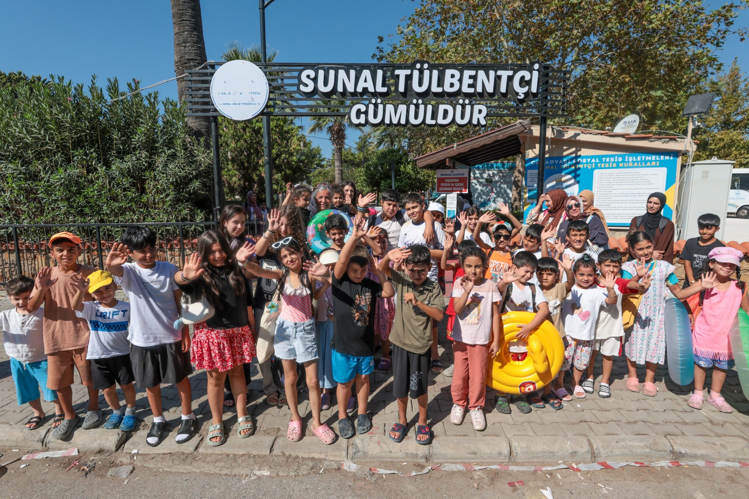 Konaklı Çocuklar Ve Kadınlar Yazın Son Günlerinde Denizle Buluştu (2)
