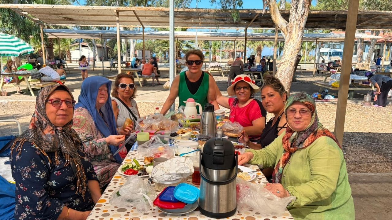 Kurslar Bu Kez Denize Taşındı Karabağlar’da 300 Kadın Pamucak’ta Buluştu (2)