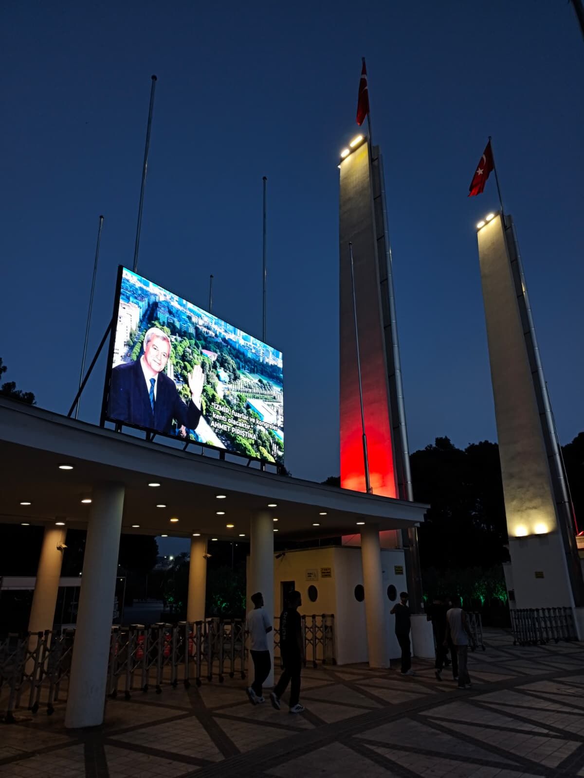 Lozan Kapisi Isil Isil Pankartin Yerine Teknolojik Dokunus 3