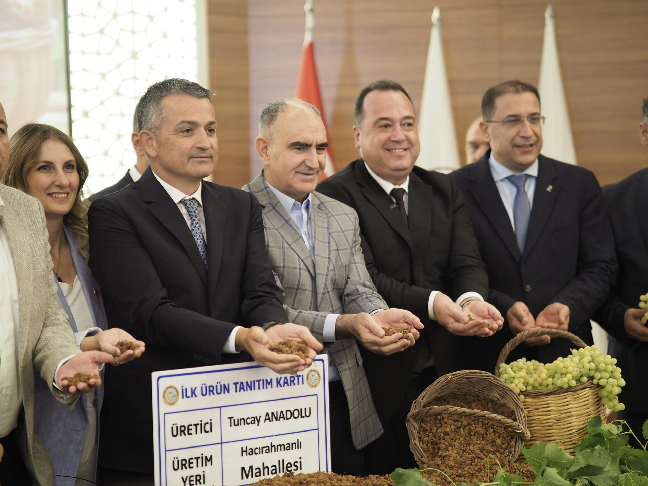 Manisa’da Kuru Üzüm Sezonu Başladı Kilogramı 4 Bin Tl’den Satıldı (2)