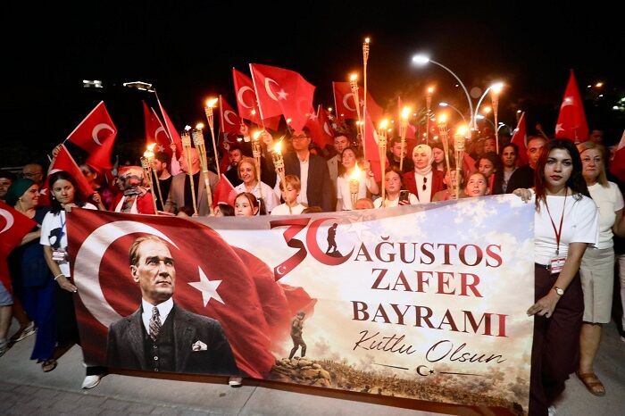 Menderes’te 30 Ağustos Coşkusu Iki Gün Boyunca Sahile Taştı (3)