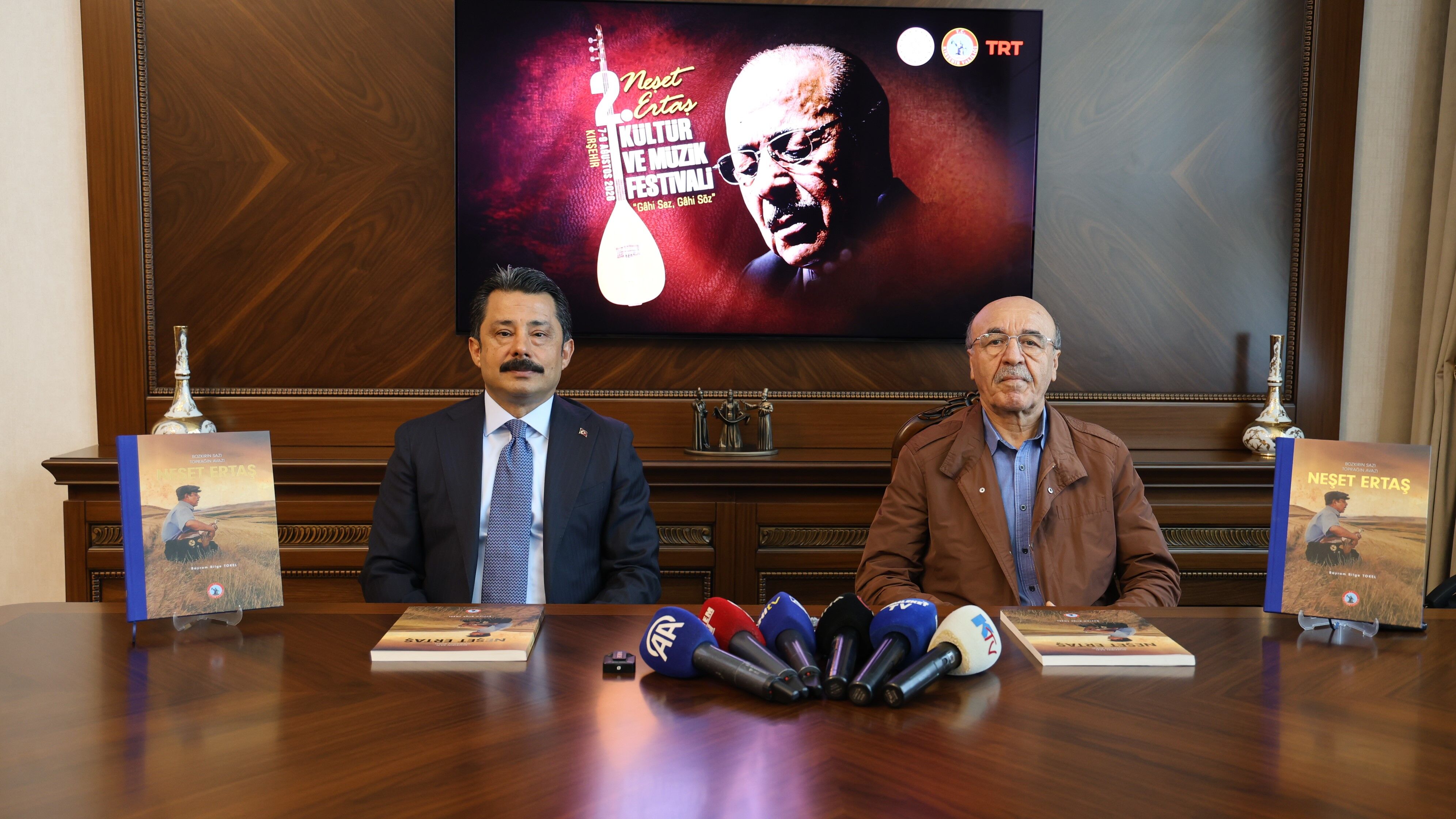 Neşet Ertaş’ın Bilinmeyen Yönleri Bu Kitapta! İlk Kez Festivalde Yayımlanacak (1)