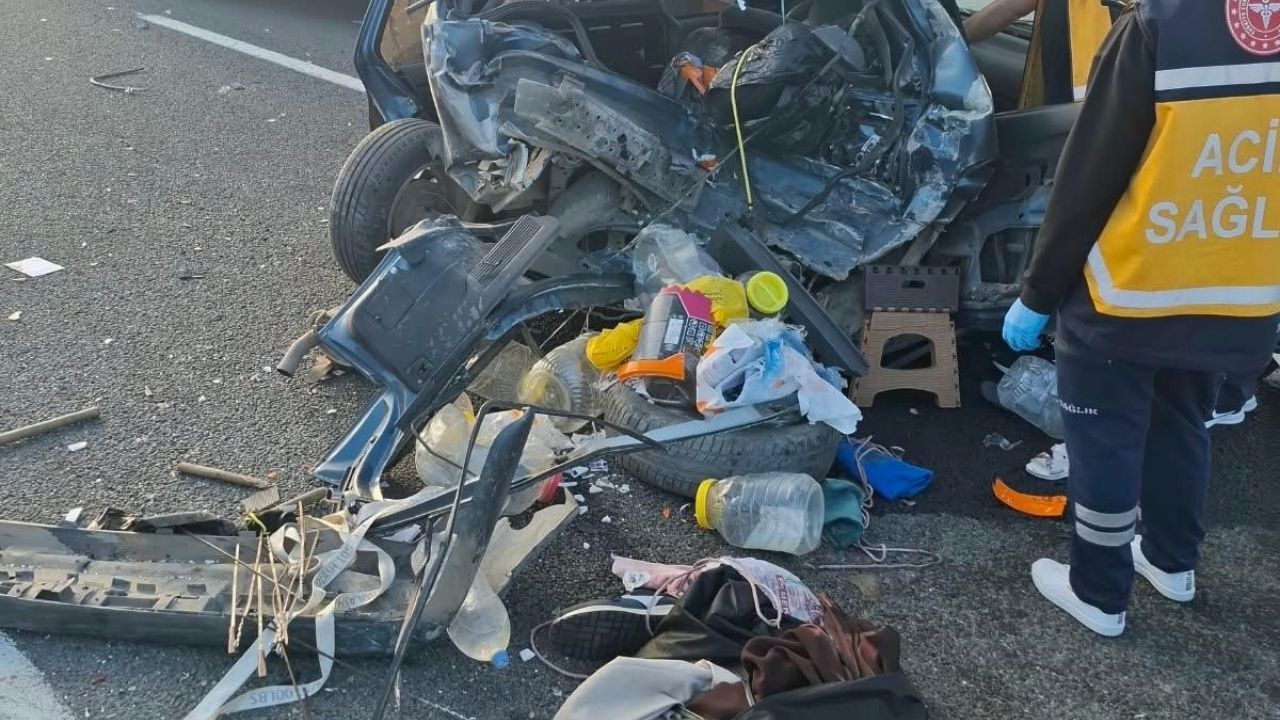 Son Dakika Yolcu Otobüsü Ve 2 Otomobil Çarpıştı 2 Ölü, 2 Yaralı (1)