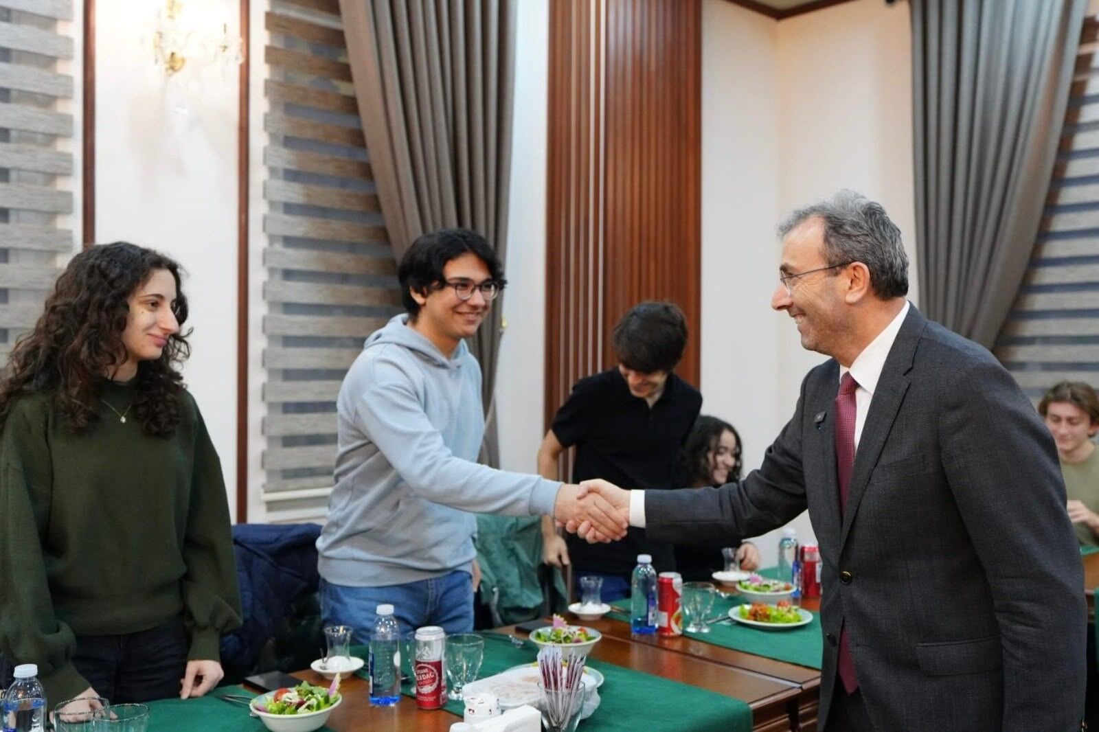 Üniversiteye Ilk Kez Başlayacaklara Müjde! Binlerce Öğrenci Yararlanabilecek Başvurular Başladı (1)