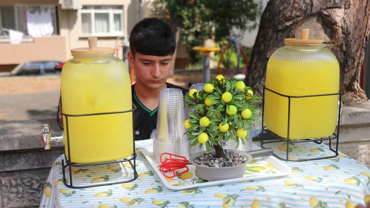 Yaz Tatilini Evde Geçirmedi, Tezgah Açtı! Aylık Kazancı Asgari Ücreti Üçe Katladı (2)
