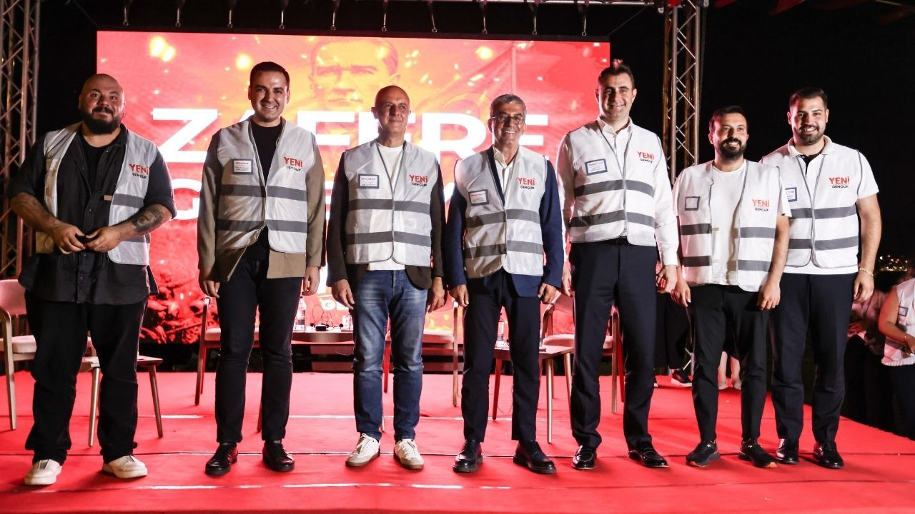 Yeni̇ Parti İzmir’de 30 Ağustos Mesajını Kordon’dan Verdi! “Yorulacağız Ama Durmayacağız” (2)