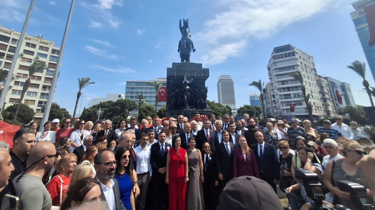 Yeni Parti’den Zafer Bayramı’nda Net Mesaj İzmir Boyun Eğmedi, Eğmeyecek (2)