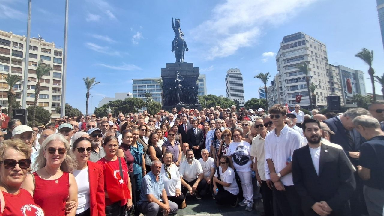 Yeni Parti’den Zafer Bayramı’nda  net mesaj: "İzmir boyun eğmedi, eğmeyecek"