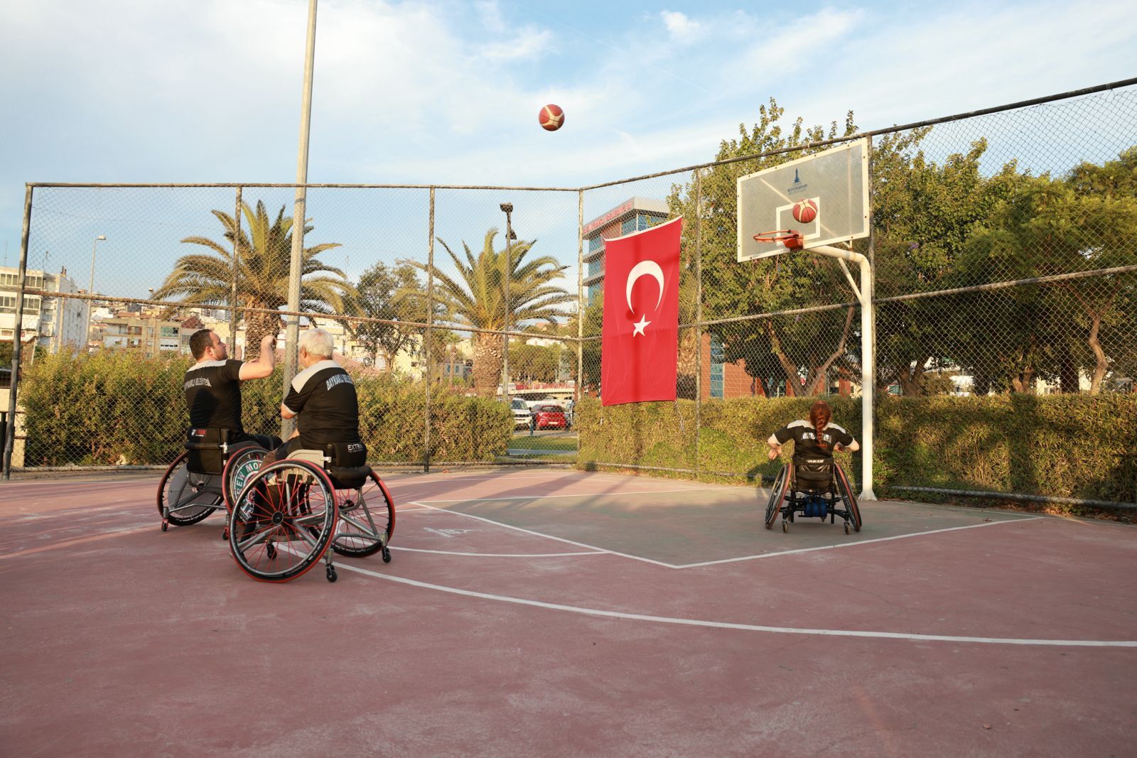 7'Den 70'E Herkes Bayraklı'da Buluştu Pedallar Çevre Için Çevrildi-1